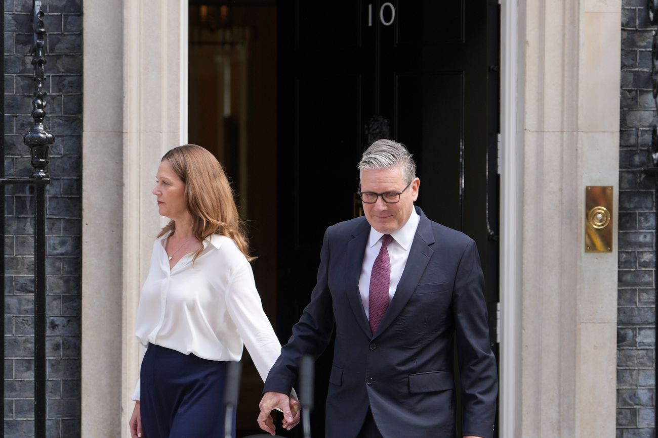 Renunció el primer ministro británico, Keir Starmer. 