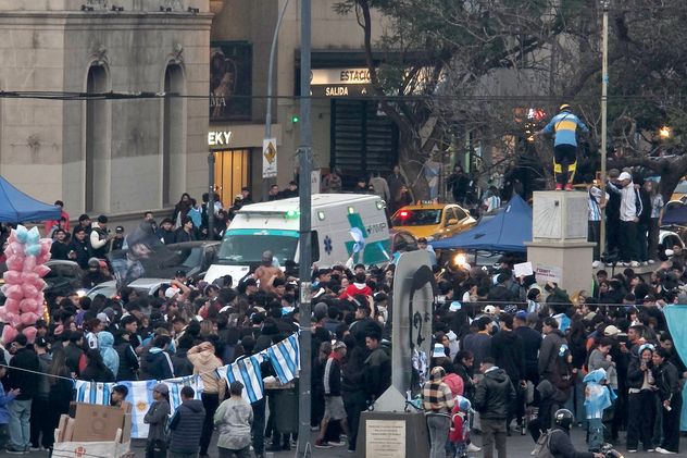 Festejos en Patio Olmos. Argentina ganó y se metió en 16avos de final.