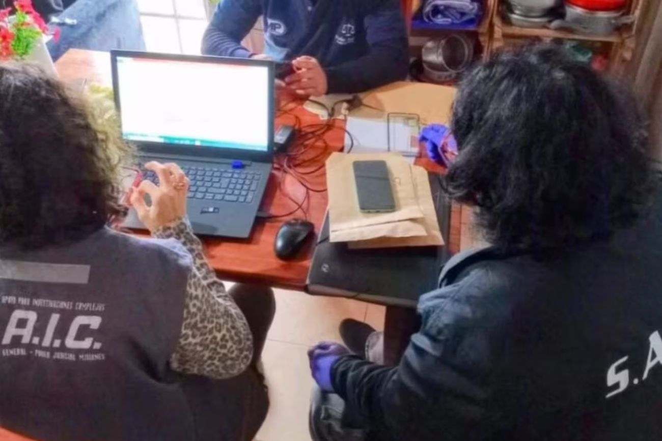 Detuvieron a un maestro de tercer grado por tenencia de material de abuso sexual infantil
