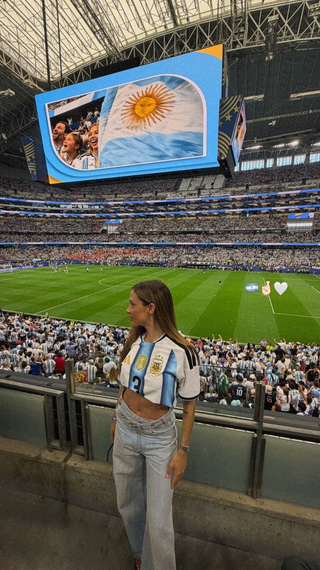 Carolina Calvagni acompañando a Nicolás Tagliafico.