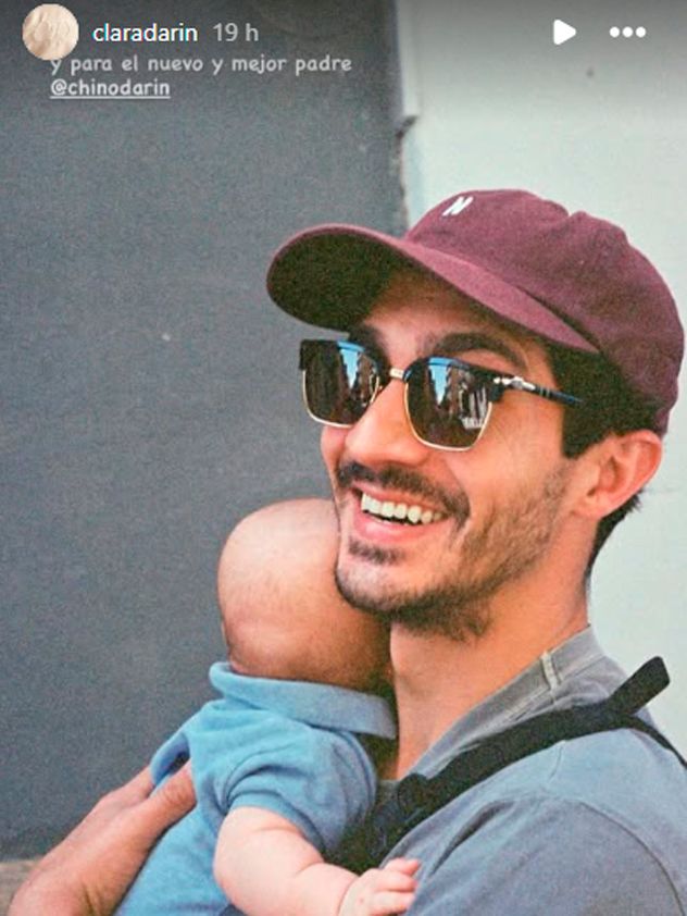 El Chino Darín, feliz, celebrando el Día del Padre.