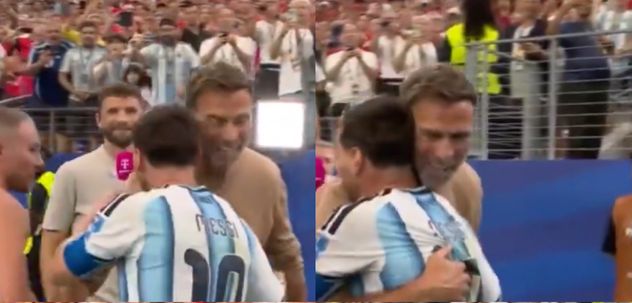Klopp, abrazando a Messi.