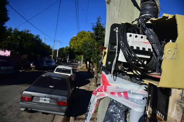 Así está la caja eléctrica de un poste de luz en Pedernera 2350.
Foto: Pedro Castillo / La Voz