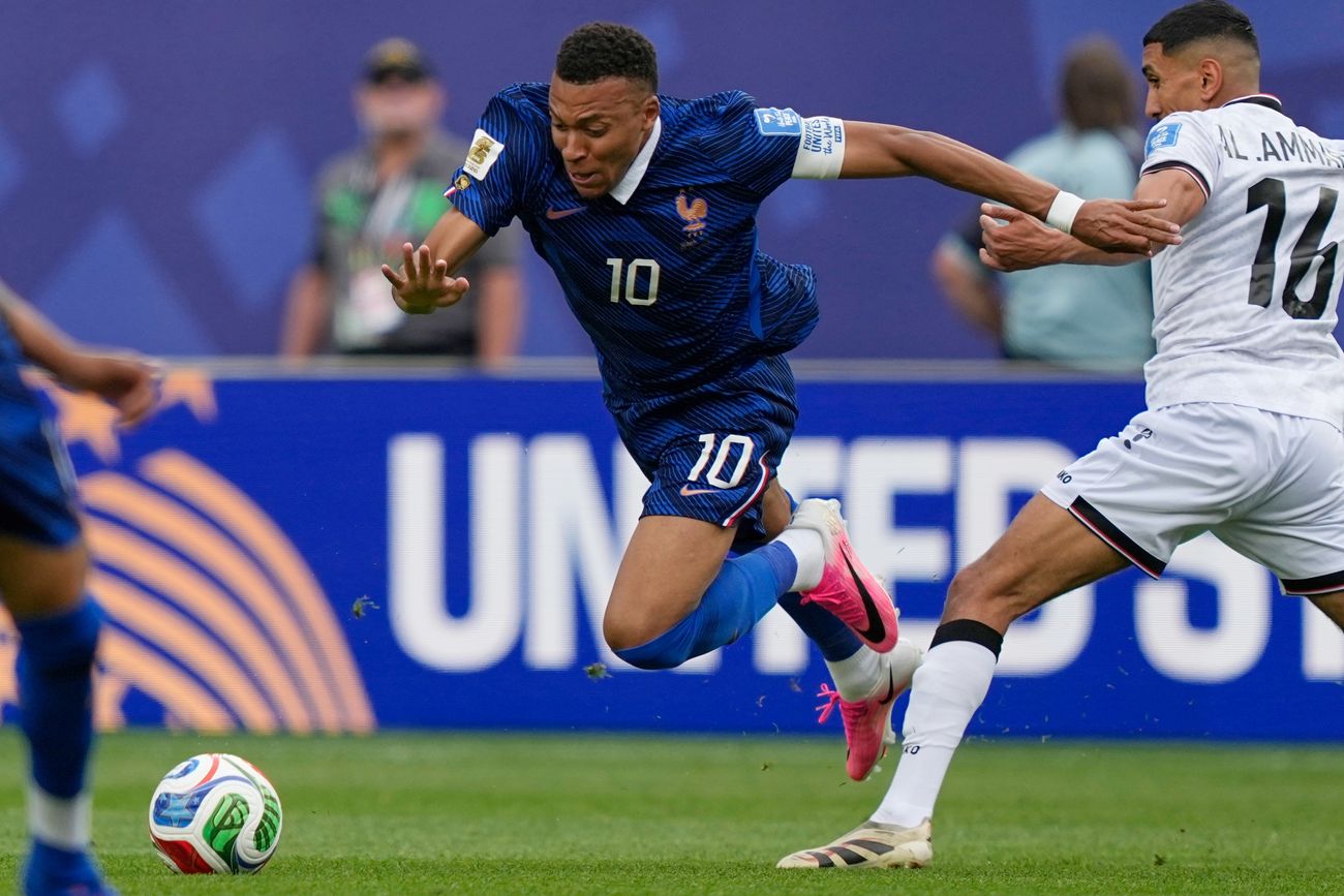 Kylian Mbappé marcó el primer gol de Francia ante Irak. (AP)