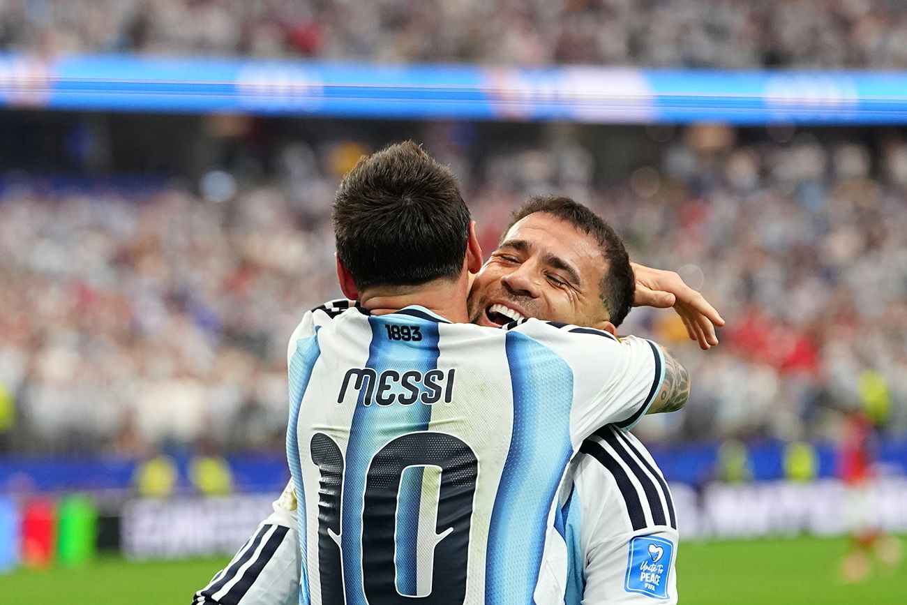 Argentina ganó con goles de Messi y se metió en 16avos de final.