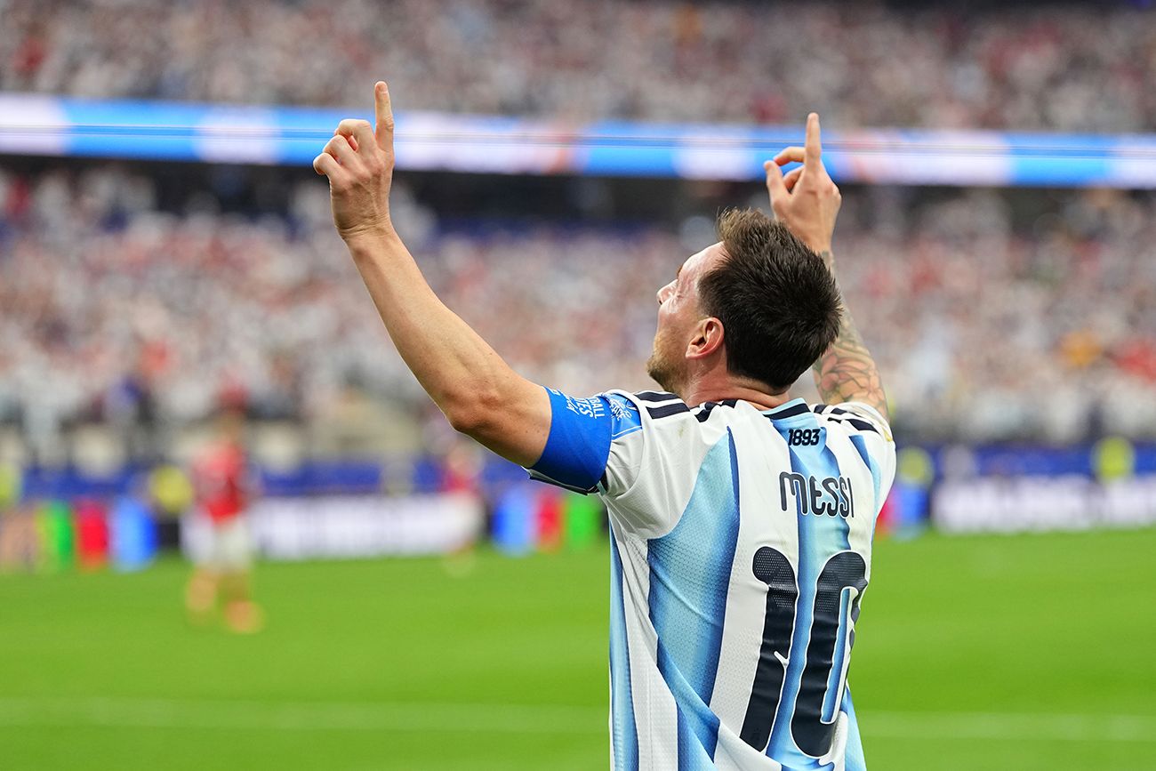 Argentina ganó con goles de Messi y se metió en 16avos de final.