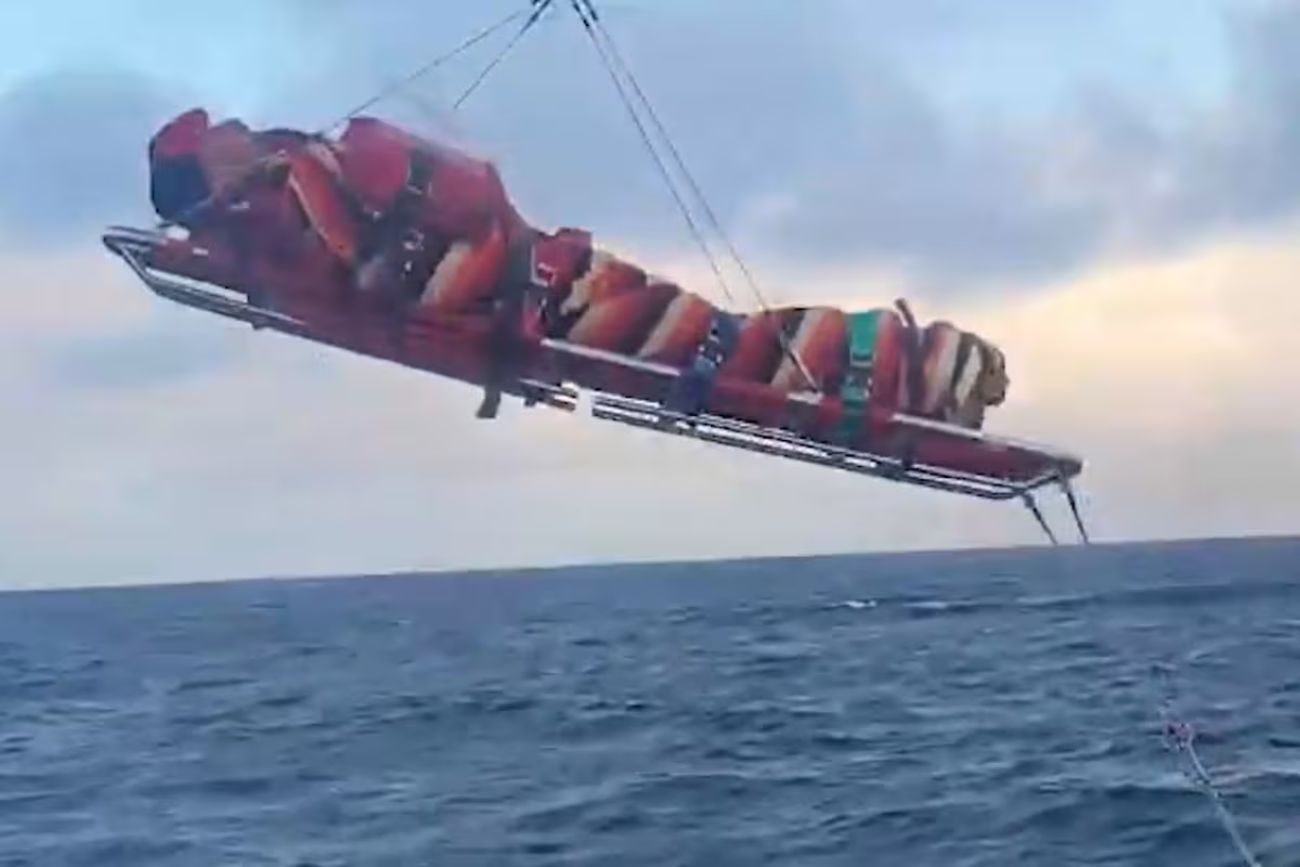 Operativo de película: así rescataron a un pescador lesionado en medio del Mar Argentino