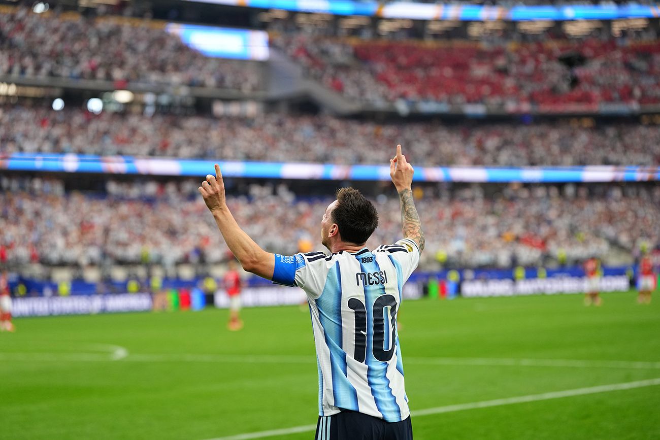 Argentina ganó con goles de Messi y se metió en 16avos de final.