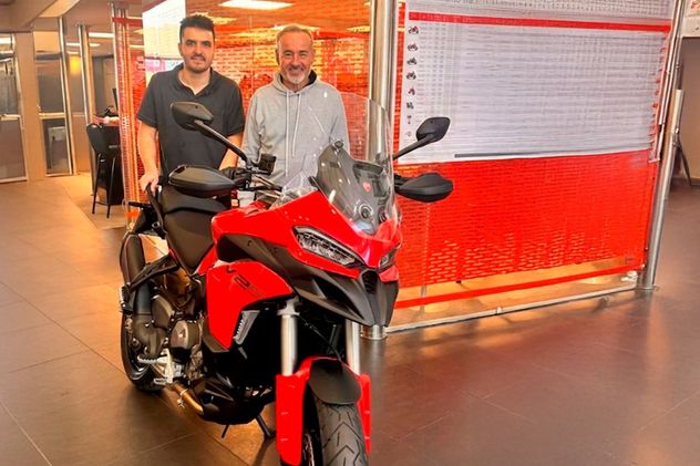 De Córdoba a Alaska en una Ducati con la tranquilidad del respaldo de la marca.