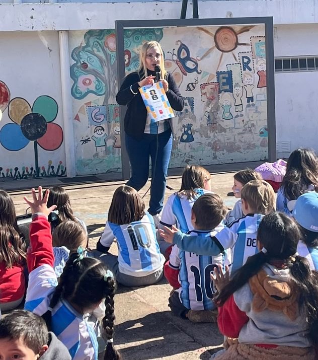 Los chicos motivados por el Mundial, también en el colegio García Ferré.