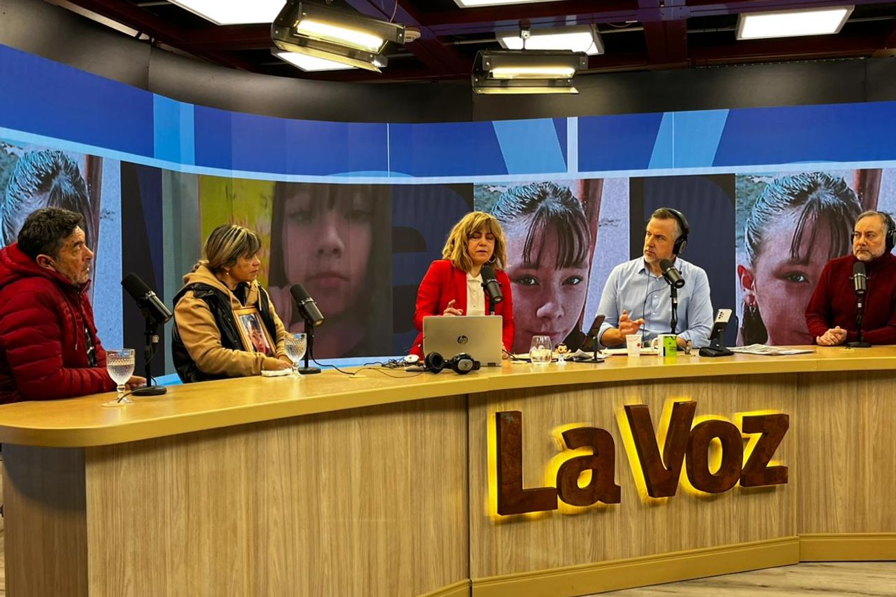 A un mes del femicidio de Agostina Vega, los abuelos de la adolescente asesinada, estuvieron en La Voz En Vivo. 