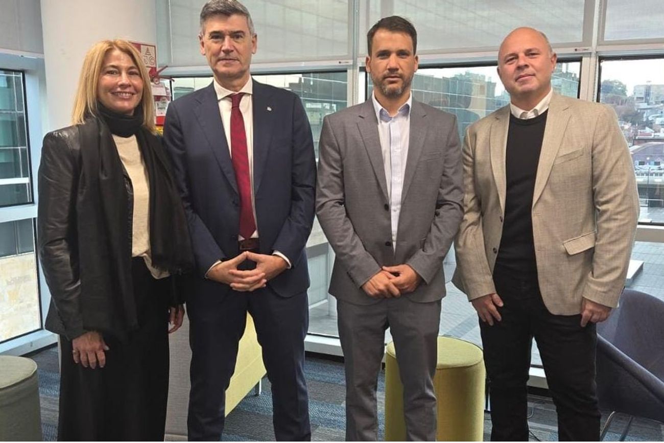 PRESENCIAS. Sofía Vago, CEO de Accenture Argentina, Junto al intendente Daniel Passerini; el ministro de Desarrollo Social y Promoción del Empleo, Marcos Torres y el presidente de la Agencia Pro Cordoba, Pablo de Chiara.