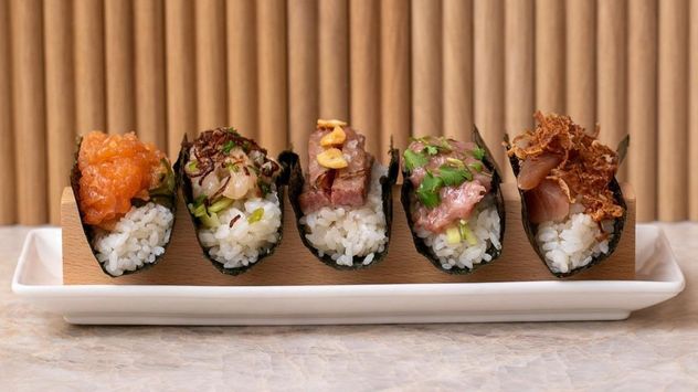 Los hand rolls se preparan en el momento y están pensados para consumirse apenas llegan a la mesa.