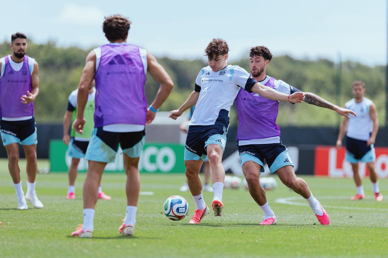 El cordobés Julián Álvarez asoma para ser titular el sábado ante Jordania en el cierre de la fase de grupos del Mundial, con Argentina en el primer puesto. (Prensa selección)