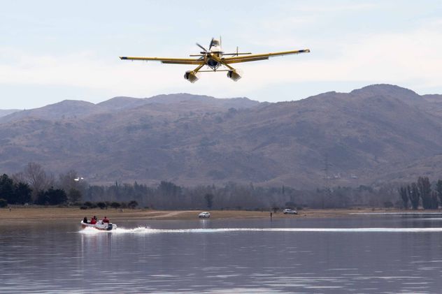 Aviones hidrantes. Este año Córdoba incorporó otro a su flota. Ahora son cinco.  