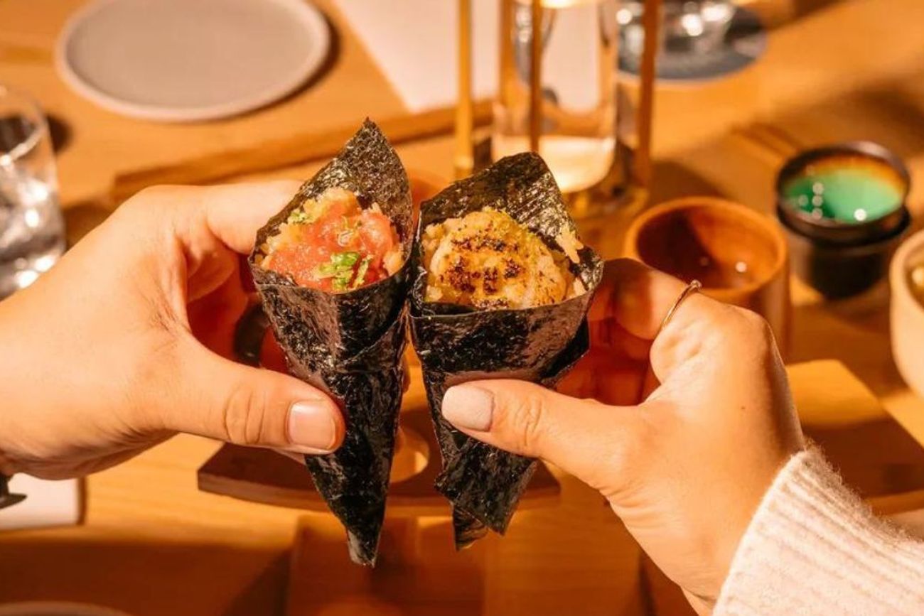 Los hand rolls se preparan en el momento y están pensados para consumirse apenas llegan a la mesa.
