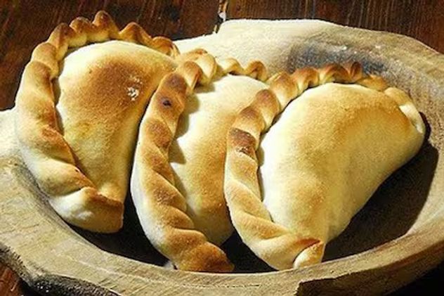 La receta tradicional de empanadas tucumanas de matambre: el secreto para un relleno jugoso.