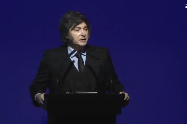 Milei firmó pliegos de ueces.