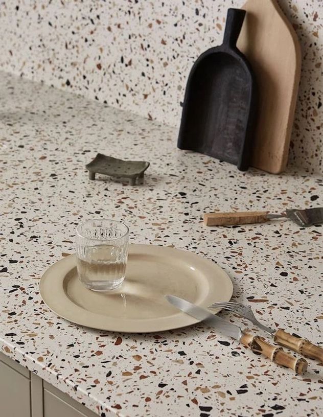 Ni mármol ni granito: la nueva tendencia para mesadas que gana terreno en los hogares.