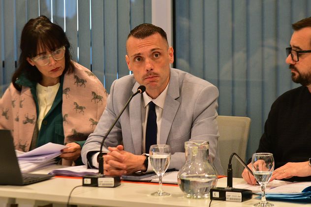 Hormaeche en comisión del Concejo Deliberante por los pedidos de informe por la noche.