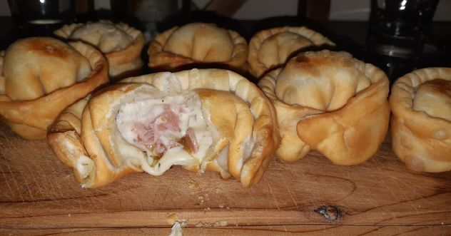 Empanadas de jamón y roquefort: la receta para lograr un relleno cremoso y un sabor equilibrado.