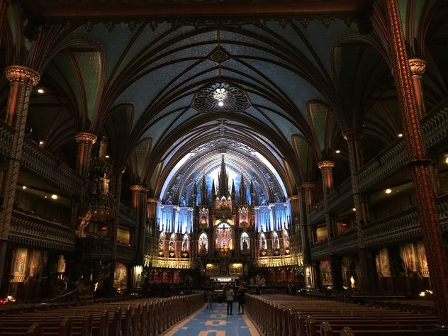 Patrimonio. El Vieux-Montréal (Viejo Montreal) es una postal ineludible todo el año, con sus calles adoquinadas, cafés que emanan olor a baguette recién horneada y la majestuosa Basílica de Notre-Dame.
