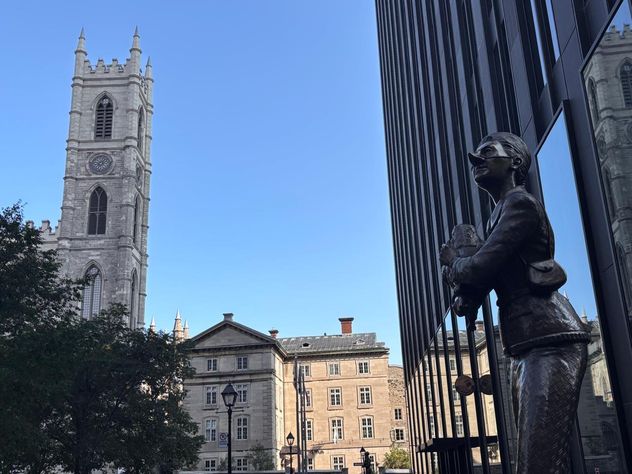 MONTREAL. En los laterales del Aldred Building se encuentran las curiosas estatuas “The english pug and the french poodle” .