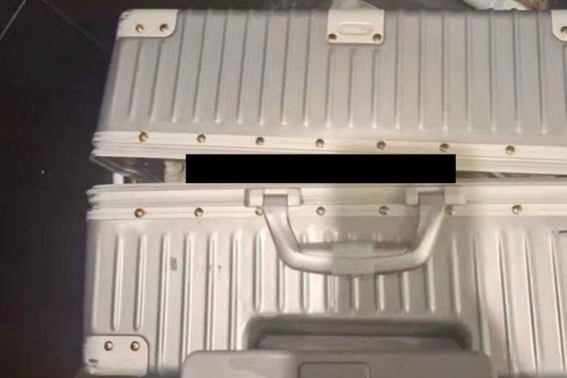 Investigan el hallazgo de un cadáver de una modelo dentro de una valija en un alquiler temporario