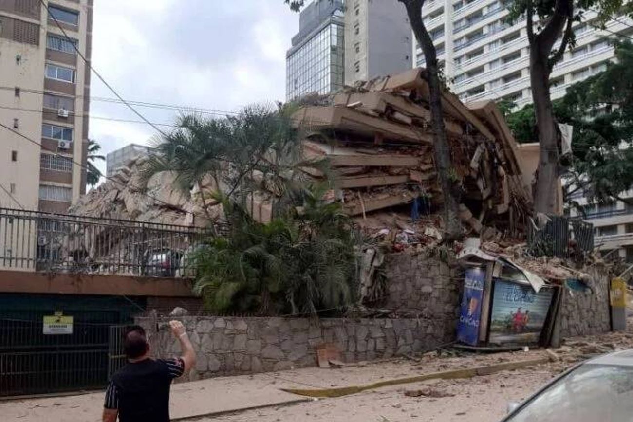 Dos fuertes terremotos de magnitudes 7,1 y 7,5 con un minuto de diferencia sacudieron Venezuela.