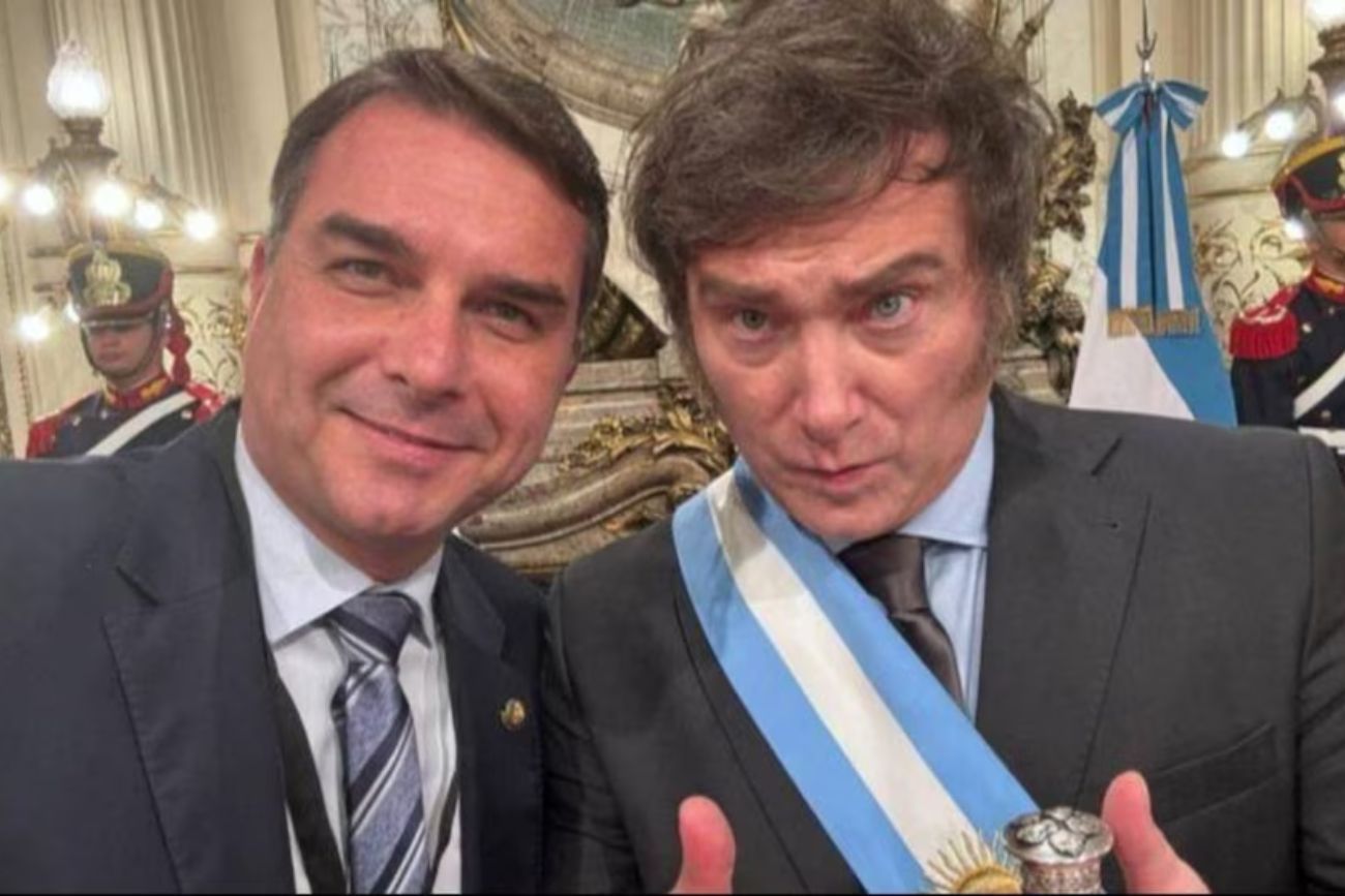 Javier Milei y Flávio Bolsonaro se reunirán en Buenos Aires en un fuerte gesto político frente a Lula