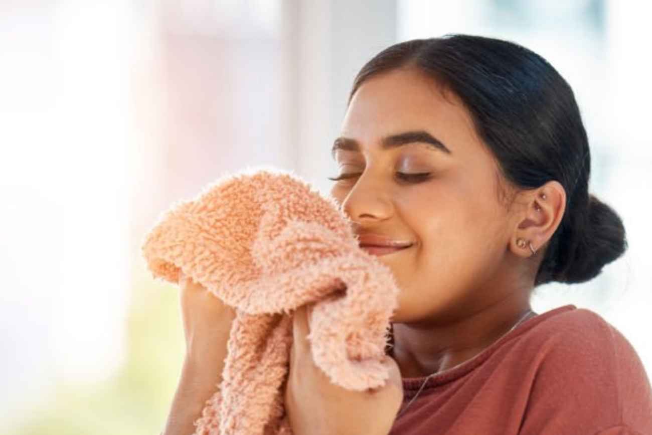 Cómo secar y guardar las toallas para que no huelan a humedad ni acumulen bacterias