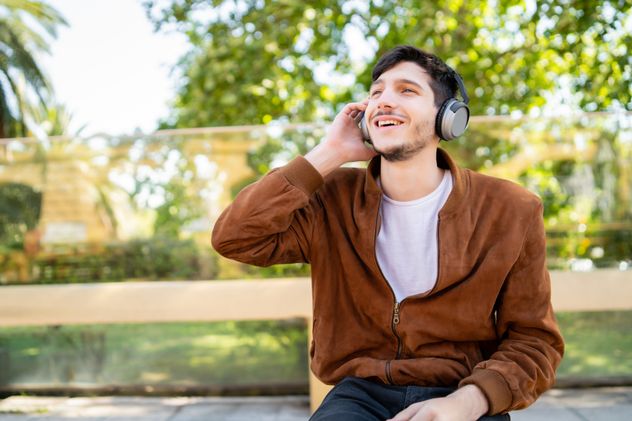 Lo dice Harvard: escuchar música tiene todos estos beneficios para la salud.