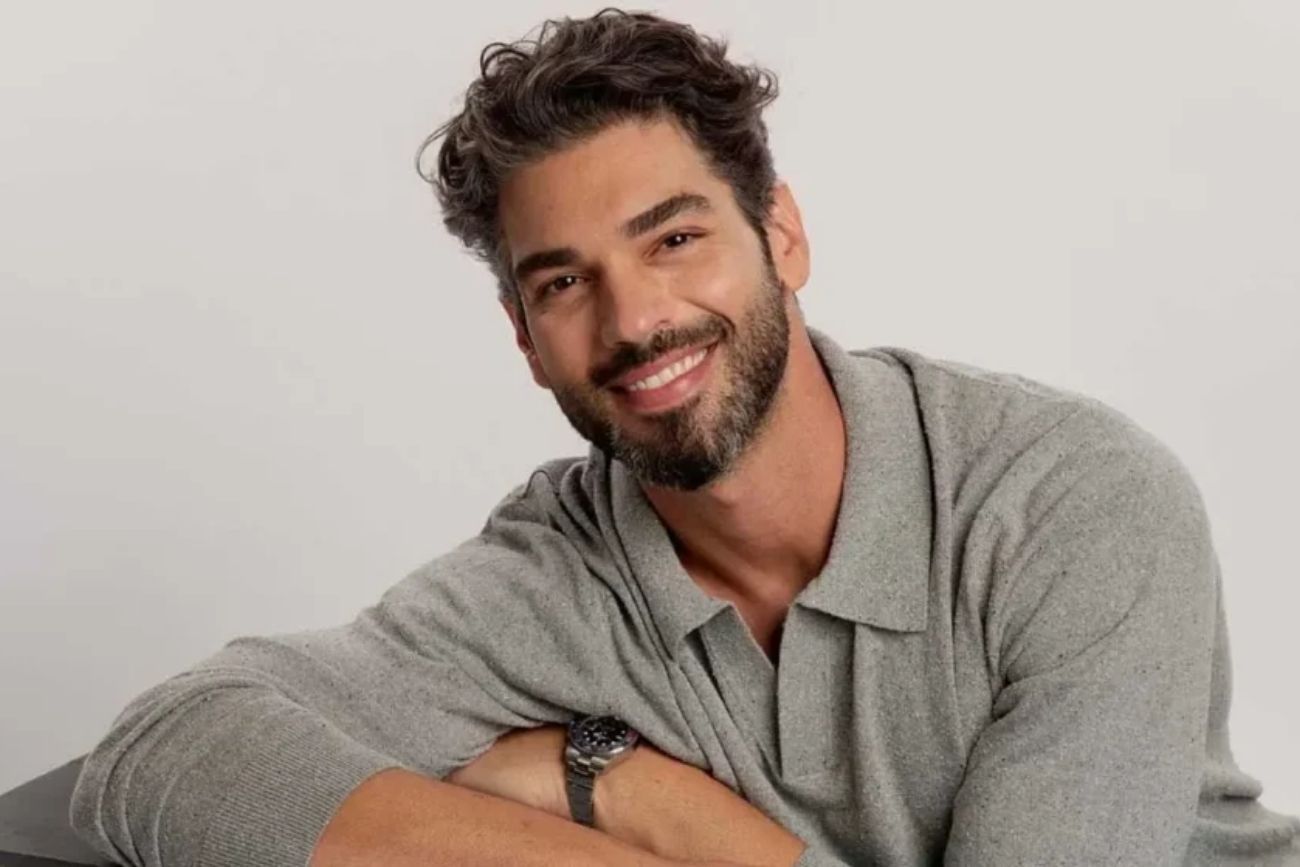 Quién es Şükrü Özyıldız, la nueva estrella de Mi otra yo en Netflix.
