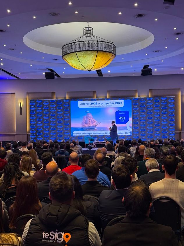 PRESENTACIÓN. El analista económico presentó su nuevo libro en el Holiday Inn de la ciudad de Córdoba. 