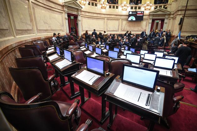 Las bancas del peronismo lucieron vacías en el Senado