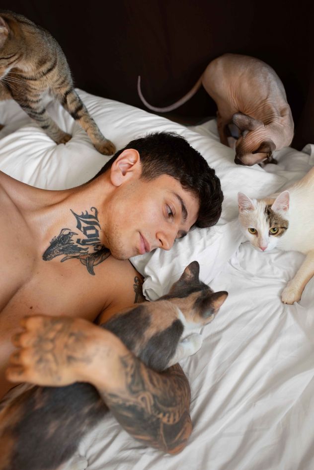 Las consecuencias para los jóvenes de dormir con sus mascotas. 