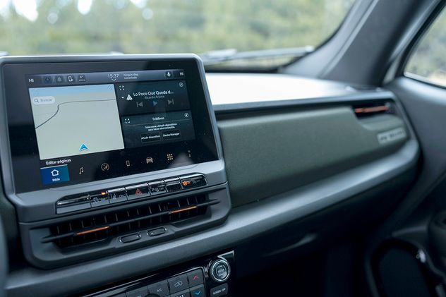 La pantalla tiene mayor definición en pantalla y conectividad inalámbrica para smartphones.