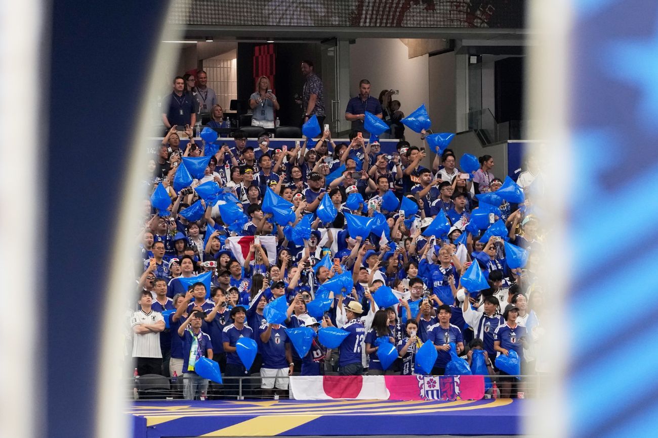 Hinchas de Japón en la antesala del partido con Suecia, por el Mundial.