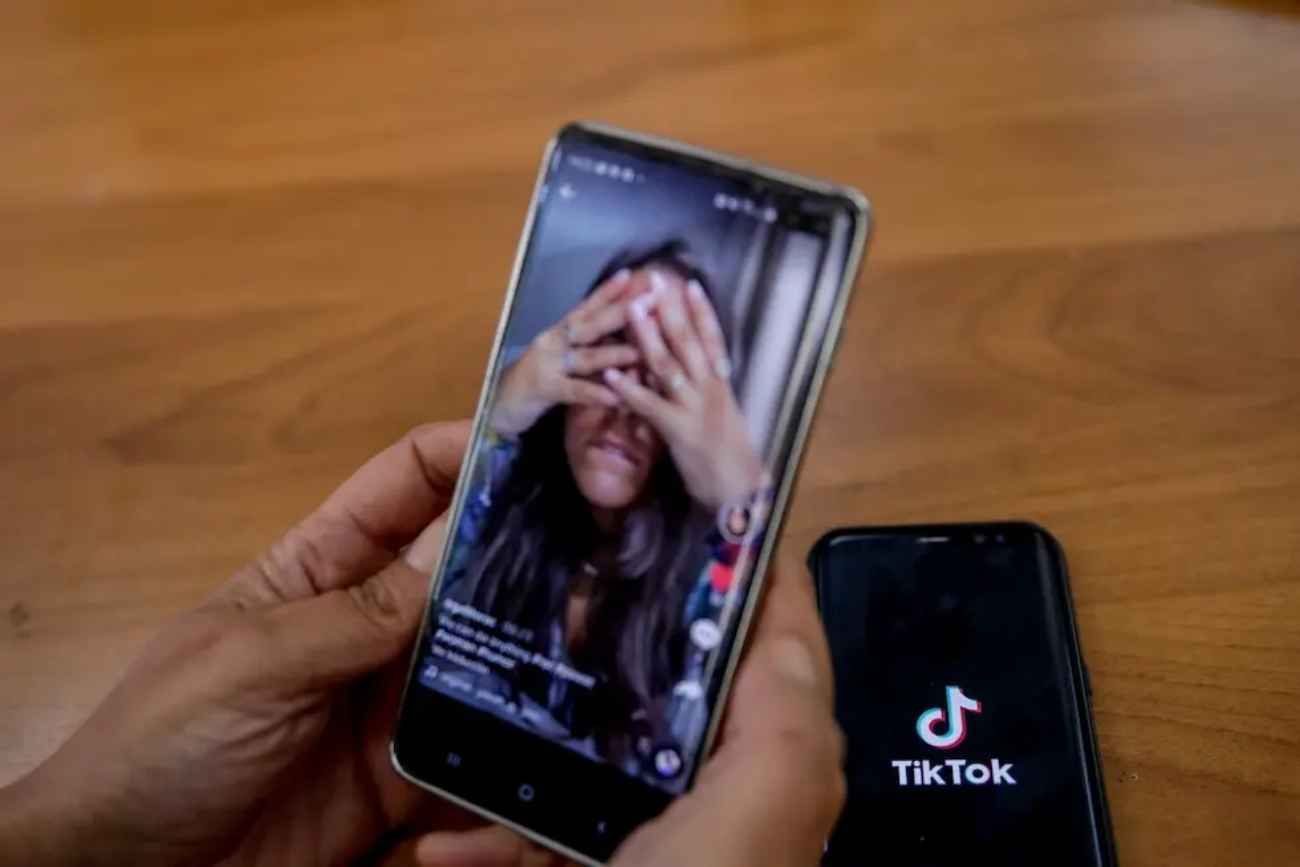 Un estudio realizado con 848 adolescentes argentinos de entre 11 y 17 años detectó asociaciones entre la participación en retos virales en redes sociales y mayores niveles de adicción digital.