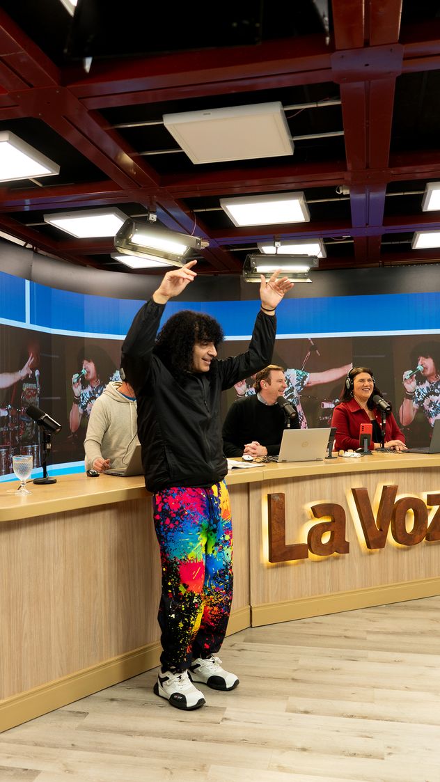 "El Turco" Oliva, cantante de Cachumba, en La Voz en Vivo.