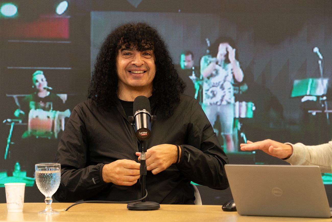 El Turco Oliva, cantante de Cachumba, en La Voz en Vivo.