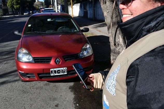 A un mes de la implementación del estacionamiento medido en la ciudad. (Ramiro Pereyra / La Voz)