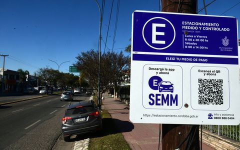 A un mes de la implenta Semm, estacionamiento medido en la ciudad. Ramiro Pereyra / La Voz.