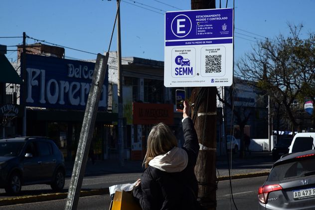A un mes de la implentación del estacionamiento medido en la ciudad. (Ramiro Pereyra / La Voz)  
