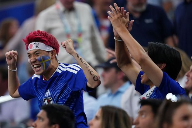 Hinchas de Japón en la antesala del partido con Suecia, por el Mundial.