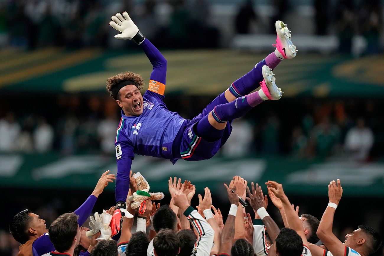 Guillermo Ochoa se subió al podio de los seis.