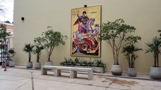 Mural de San Jorge en el Atrio de la Iglesia Ortodoxa San Jorge.