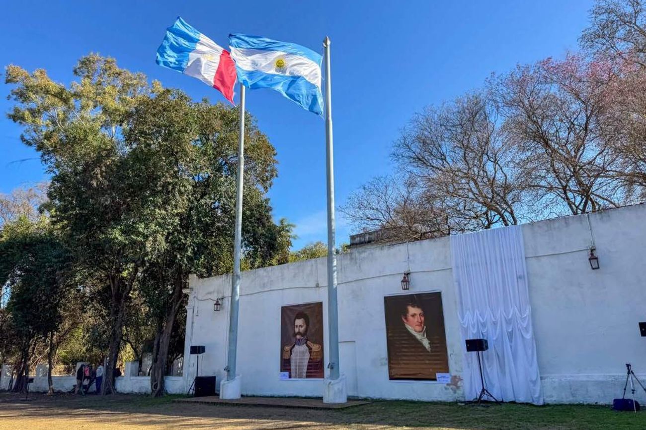 Monumento a Manuel Belgrano y a Juan Bautista Bustos en la ciudad cordobesa de Pilar
