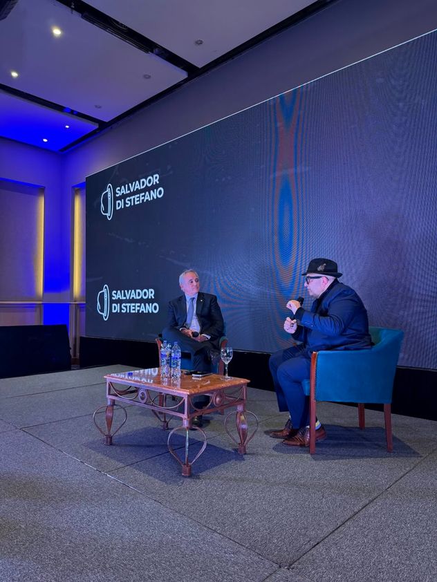 CONVERSATORIO. Durante la presentación de su libro, Di Stefano dialogó con el vicepresidente del Banco Central de la República Argentina Vladimir Werning.