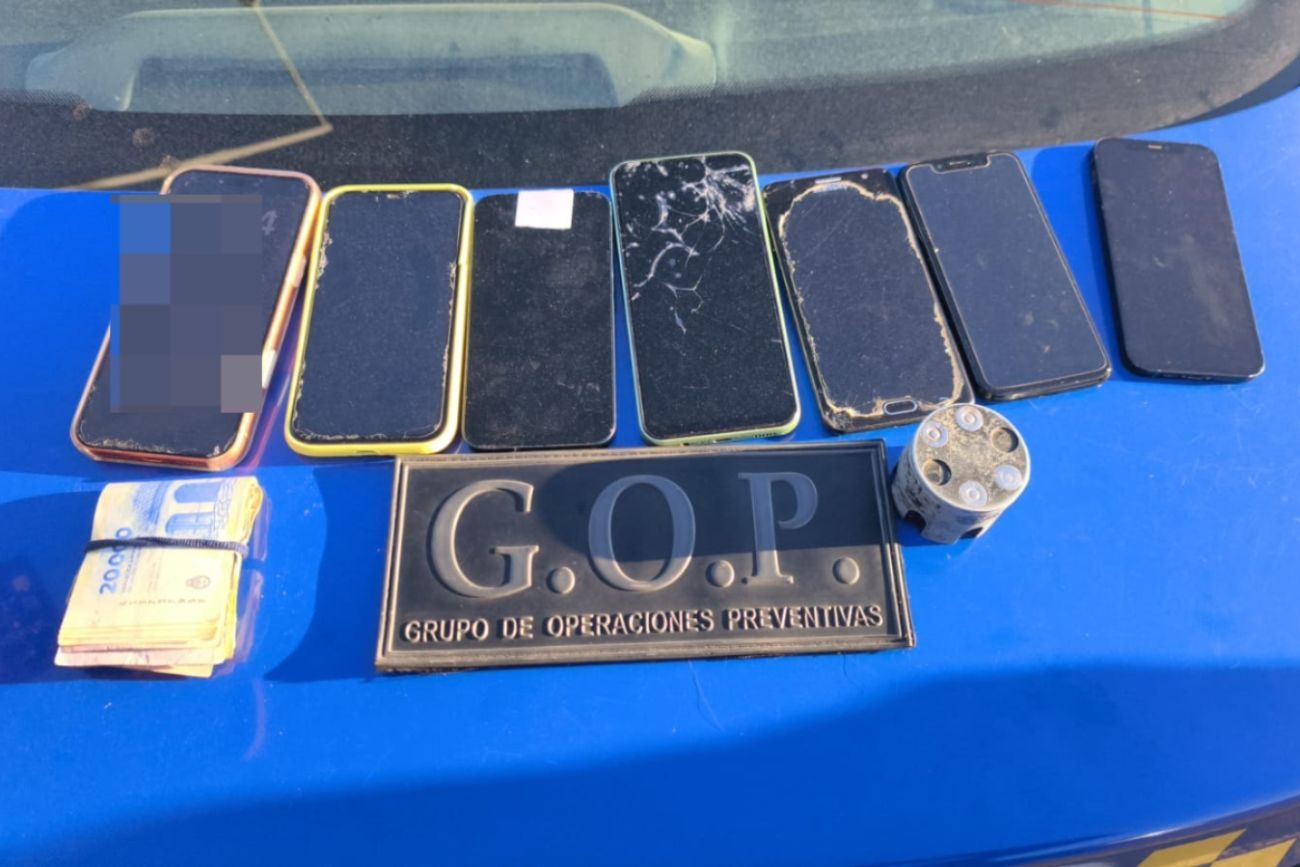 Dos hombres fueron detenidos tras intentar escapar de un control en avenida Circunvalación. (Policía de Córdoba)